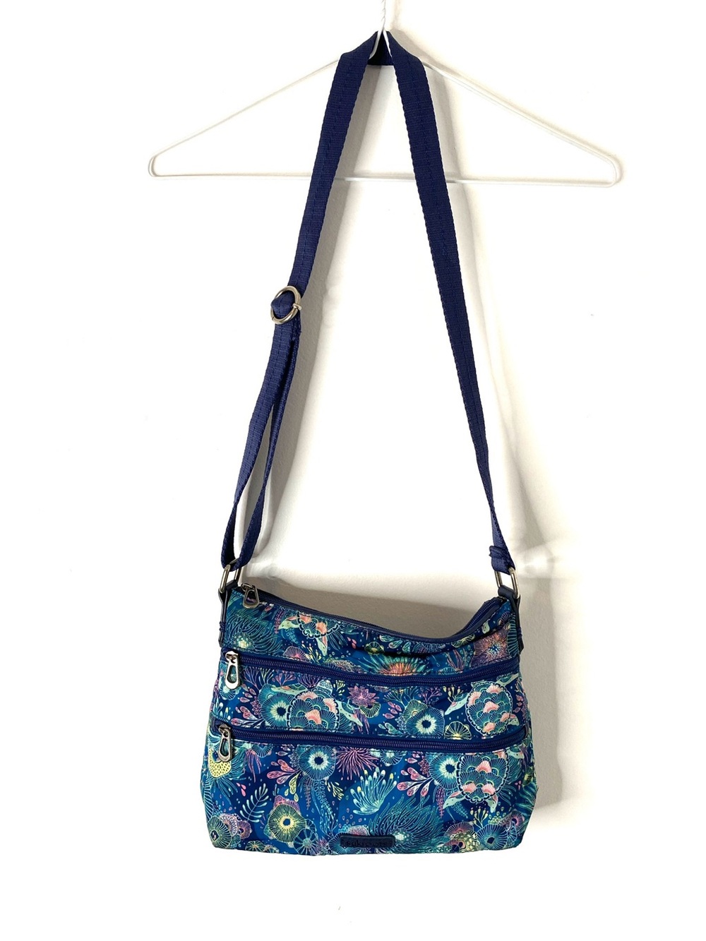 Sakroots Blue Floral Basic Crossbody Bag Multi Pocket Adjustable Strap